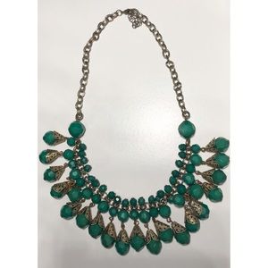 Elegant Green and Gold statement necklace 👑